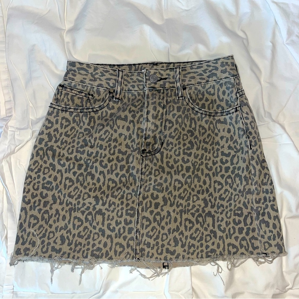 PAC SUN LEOPARD/CHEETA PRINT DENIM HIGH-MID WAIST MINI SKIRT (size 24)